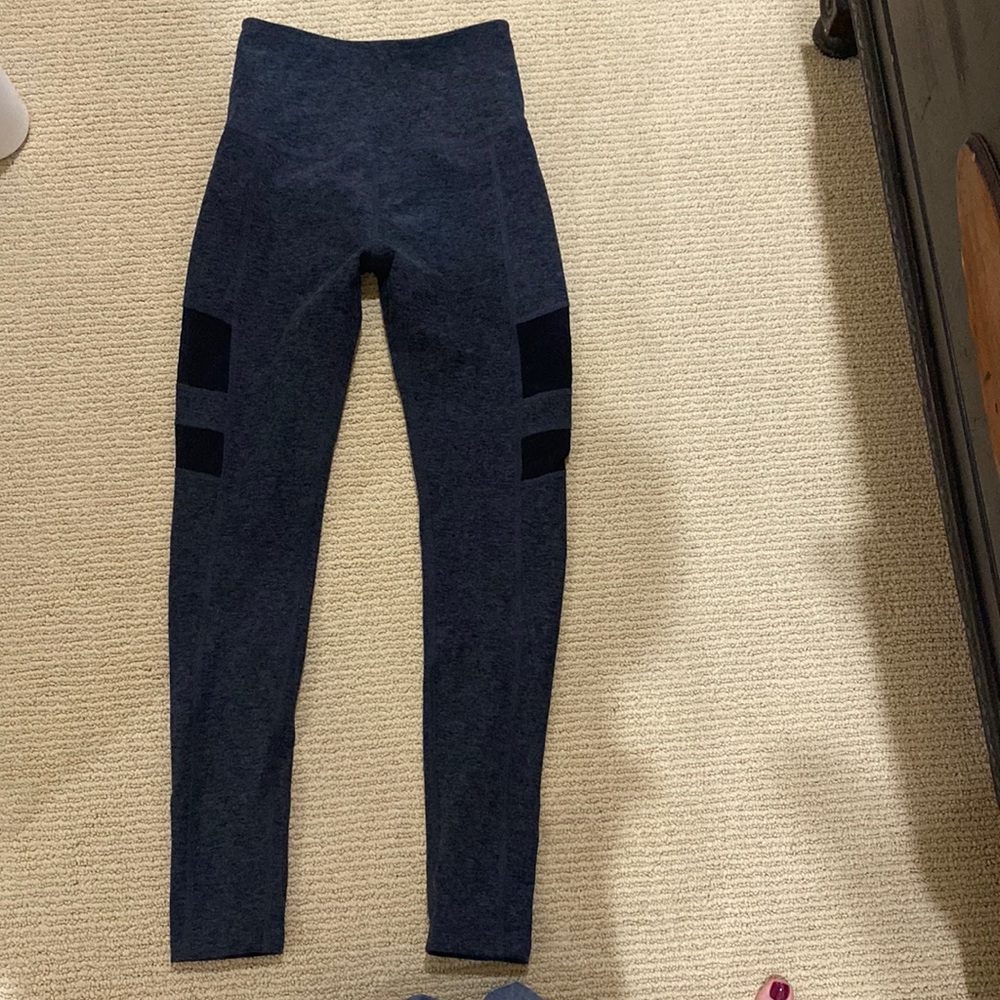 Beyond Yoga Dark Grey Leggings with Mesh Sides Sz M